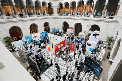 Industrie- und Buchausstellung/Exhibition of physical equipment and literature-2